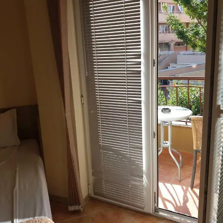 Guest house Yug Primorsko