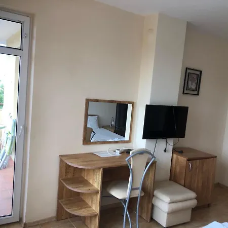 Yug Guest house 2*