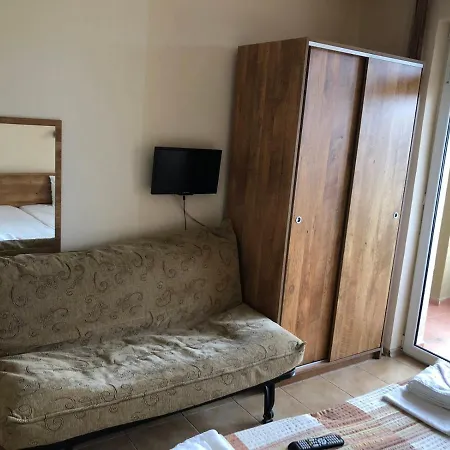 Yug Guest house 2*