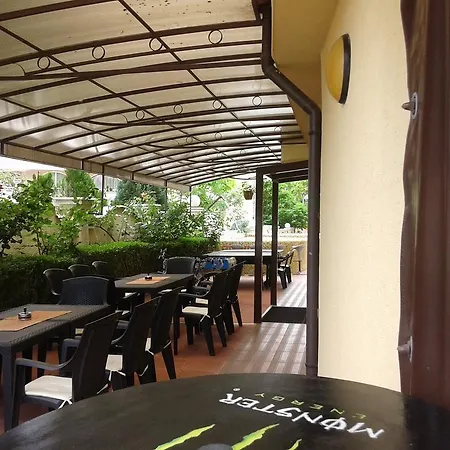 Guest house Yug Primorsko