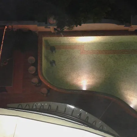 Yug Guest house 2*